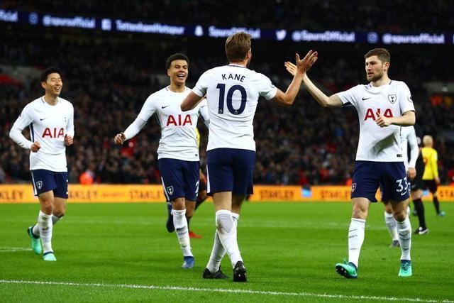 同曦外援空中伸脚踹赵继伟！裁判吹罚违体犯规