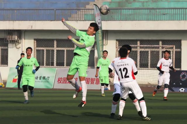 高诗岩14+13山东胜青岛 崔永熙19分广州胜四川